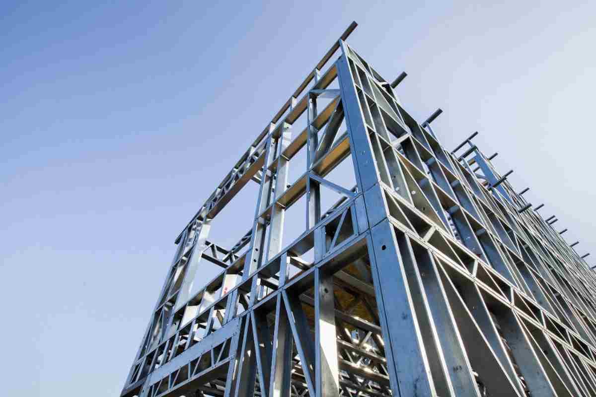 metal-frame-building-with-sandwich-panel-insulation-wall-50kb
