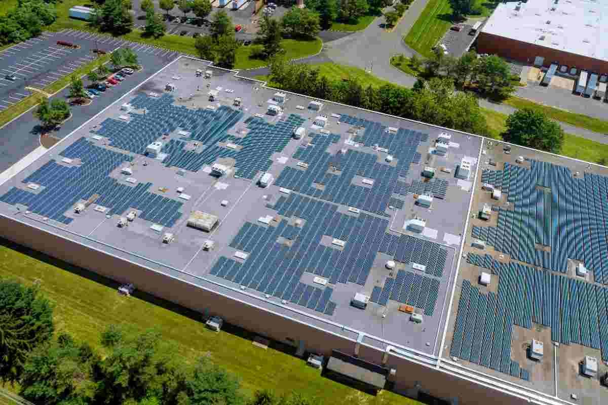 panoramic-aerial-view-solar-panel-energy-industrial-warehouse-rooftop-50kb